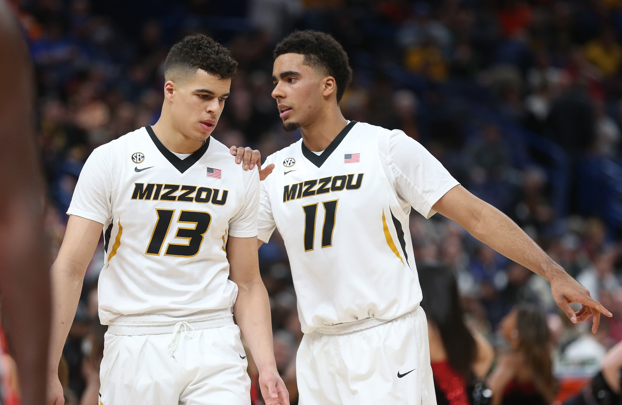 开云下载-波特：我大学时才失去童贞 之前不敢 但之后就没缺过女人