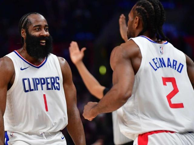 1723874168592072986.jpg usa-los-angeles-clippers-guard-james-harden-1-reacts-after-forward-kawhi-leonard-2-scores-a-three-point-basket-against-the-brooklyn-nets-during-the-second-half-at-cryptocom-arena.jpg