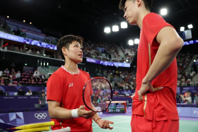 1722304704109050244.jpg 巴黎奥运会+_+羽毛球——混双小组赛:冯彦哲_黄东萍不敌马来西亚组合XxjpseC009985_20240729_MVPFN0A001.jpg