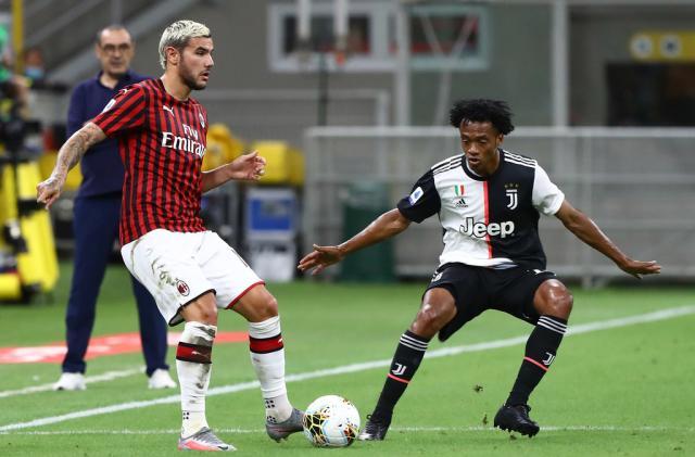 开云下载-意甲焦点大战“靠边站”？边路对位更胜C罗PK伊布