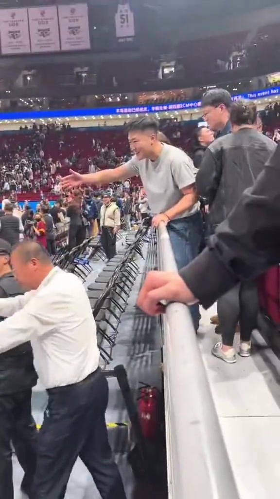 开云网站-记者：李添荣这起冲突和北京队没啥关系 就是现场安保的态度问题